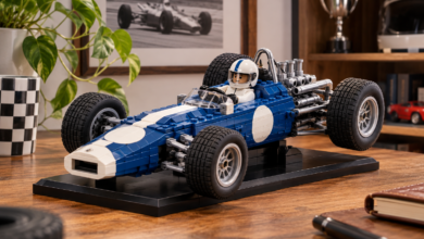 LEGO Williams FW14B racing car model with Nigel Mansell display details